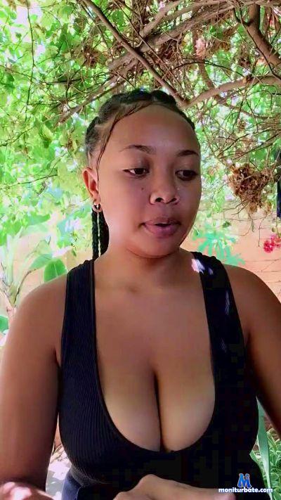 AudiaFrenchy cam4 straight performer from Réunion feet spanking bigass blowjob pussy squirt C2C 