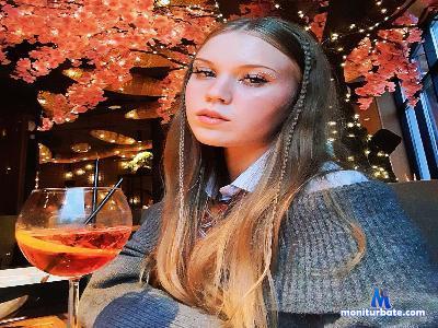 CatherynBlumer cam4 bisexual performer from United States of America  
