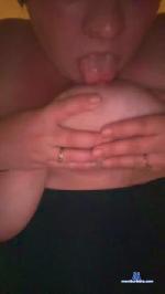 Ninie80 cam4 livecam show performer room profile