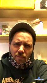 pissandloves cam4 livecam show performer room profile