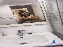 Martineziris32 cam4 live cam performer profile