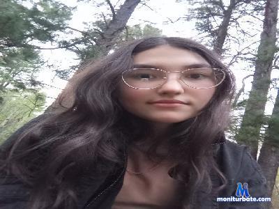 HarrietHersey cam4 bisexual performer from French Republic masturbation deepthroat ass schoolgirl C2C striptease cute 