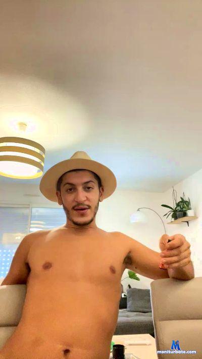 Cestmoile40 cam4 bicurious performer from French Republic  