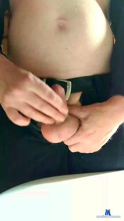 stonedguy667 cam4 bisexual performer from Federal Republic of Germany  
