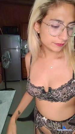 Skinnycleo cam4 live cam performer profile