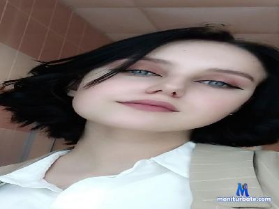 MildredHersey cam4 bisexual performer from French Republic  