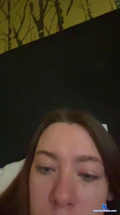 Sexylily22 cam4 straight performer from United Kingdom of Great Britain & Northern Ireland  