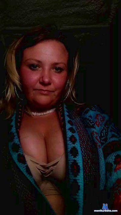 Lusciouskim cam4 bisexual performer from United States of America thick bigboobs blonde sexy newbie smoke 