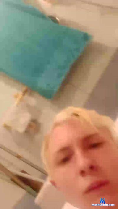 sweetpeach7 cam4 gay performer from Russian Federation  