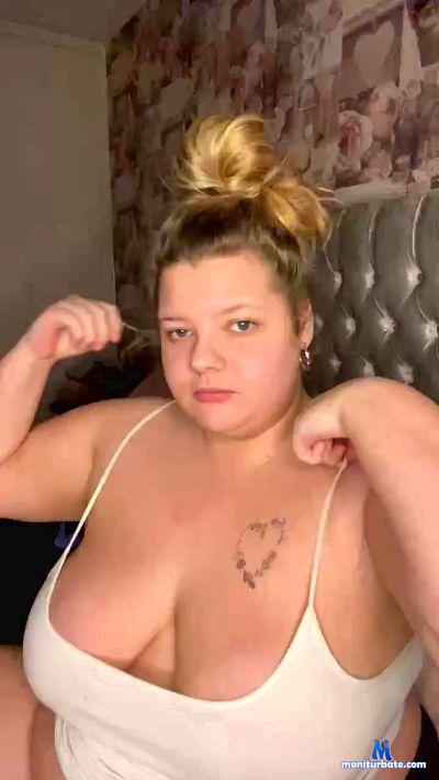 goldenboyuk1 cam4 bicurious performer from United Kingdom of Great Britain & Northern Ireland  