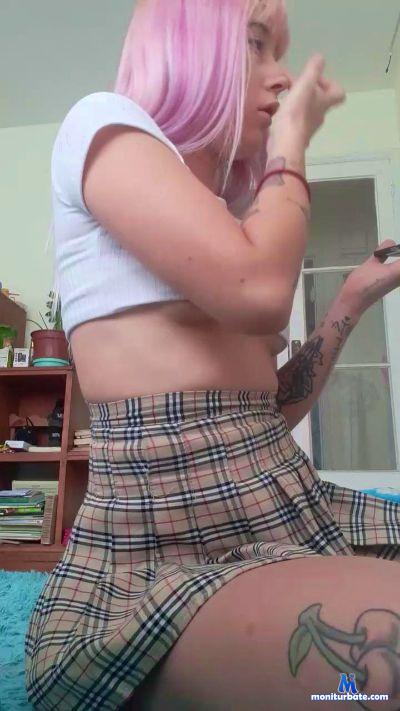 Sweetkleine cam4 bisexual performer from Republic of Chile  