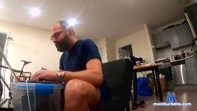 italianopeloso5 cam4 gay performer from United States of America  