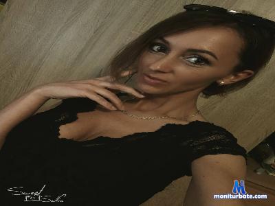 LindaKissable cam4 straight performer from Federal Republic of Germany femdom C2C squirt deepthroat fisting striptease cute 