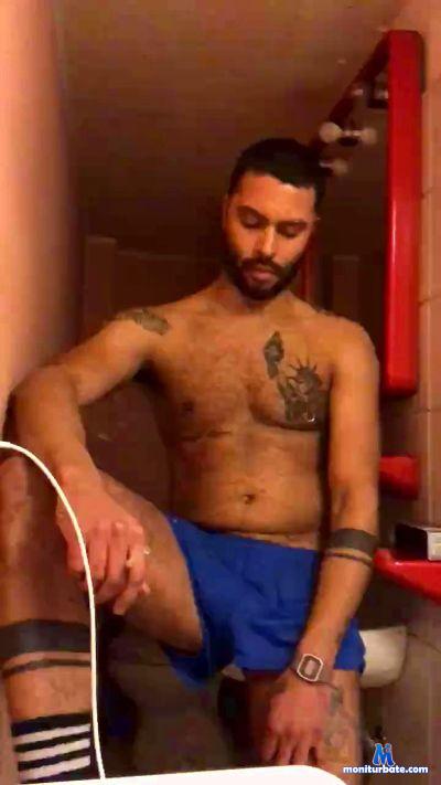 MulatoFeet86 cam4 bisexual performer from Republic of Italy  