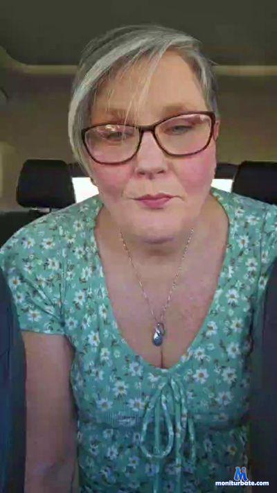 DeesPretties cam4 bisexual performer from United States of America  