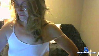 dodgegirl18 cam4 straight performer from United States of America  