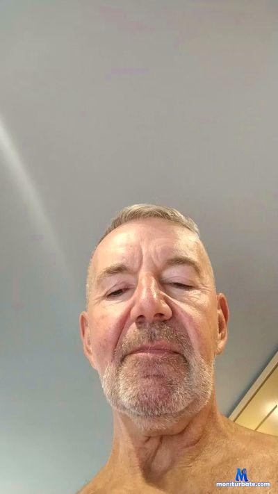 max46 cam4 gay performer from United Kingdom of Great Britain & Northern Ireland poppers 