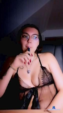 Queen020599 cam4 live cam performer profile