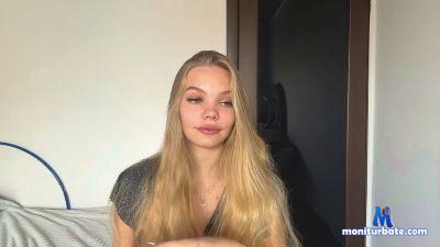 ValrieCanty cam4 bisexual performer from Czech Republic anal feet bdsm cosplay pussy blowjob cute 