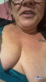 Malulemos cam4 livecam show performer room profile