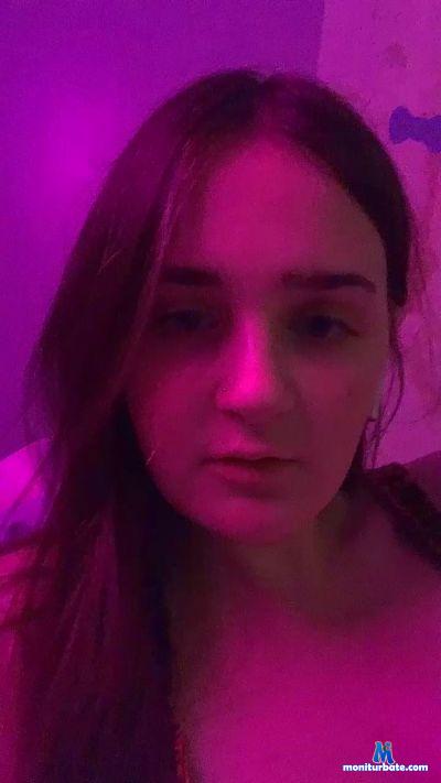 Ravebby cam4 bisexual performer from United States of America  
