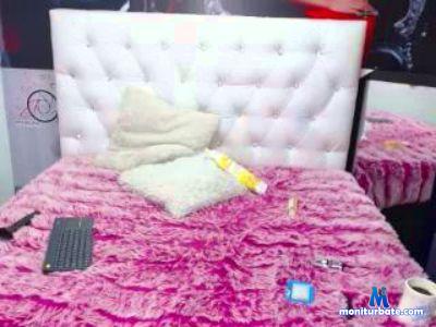 Zahira_Bell cam4 bisexual performer from United States of America 18year 