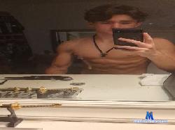 Chrislookinggod cam4 live cam performer profile