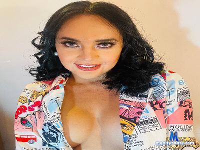hotwildqueen4u cam4 bisexual performer from United States of America cum pee smoke C2C bdsm femdom 