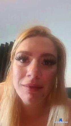 FineCoconut cam4 live cam performer profile