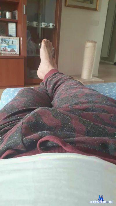 lucio975 cam4 straight performer from Republic of Italy  