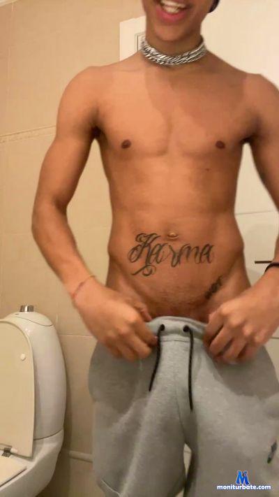 Kevin_h0t cam4 bisexual performer from Kingdom of Spain  