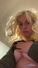 Avapuppyluv cam4 livecam show performer room profile