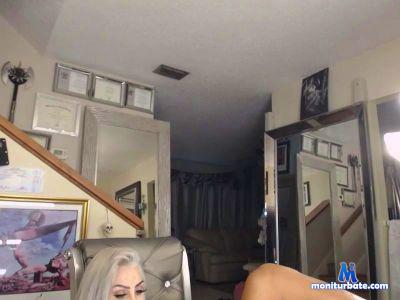 adrianna_fox cam4 bisexual performer from United States of America adrianna_fox 