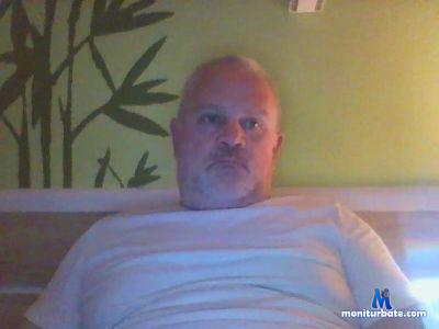 kuschlkater39 cam4 bisexual performer from Republic of Austria  