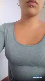 Lara1570 cam4 livecam show performer room profile