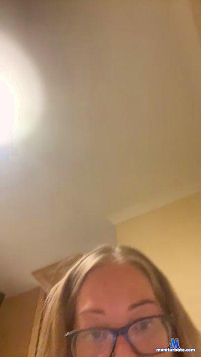 Adele999 cam4 bisexual performer from United Kingdom of Great Britain & Northern Ireland  