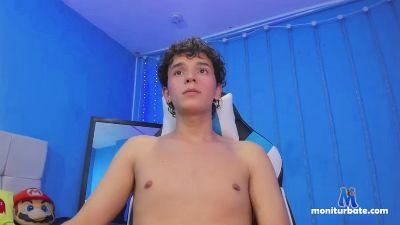 mylittlenoah cam4 gay performer from United States of America cum AssToMouth deepthroat feet bigass blowjob anal 