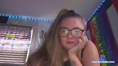 bubblessss7 cam4 bisexual performer from United States of America  