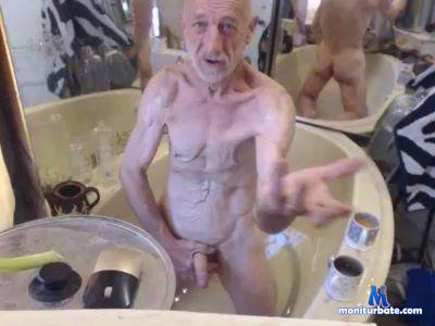 circusguy cam4 gay performer from United Kingdom of Great Britain & Northern Ireland bathroom-fun no-pms-no-skype type-in-chat 