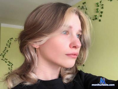 MoireBrabazon cam4 bisexual performer from United States of America schoolgirl masturbation striptease spanking pornstar ass cute 