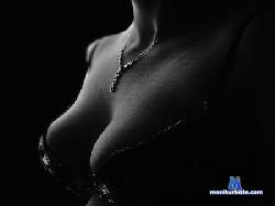 Laura_Castroo_ cam4 live cam performer profile