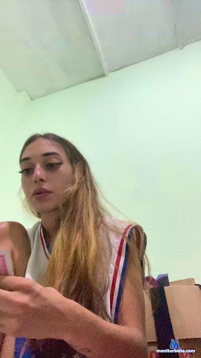 Loirinhaaa01 cam4 bisexual performer from Federative Republic of Brazil  