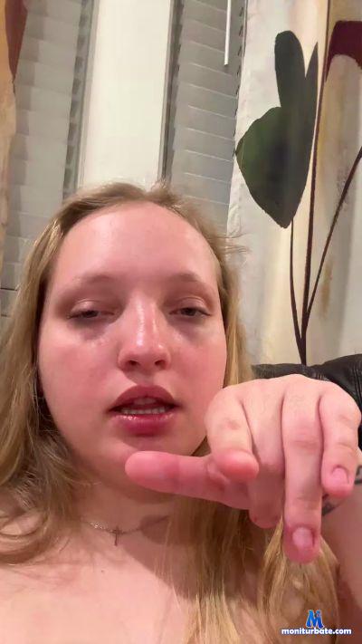 Sexygirl831 cam4 bisexual performer from United States of America  