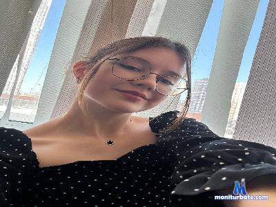 DarelleBrandon cam4 bisexual performer from French Republic feet cute smoke schoolgirl C2C lesbian 