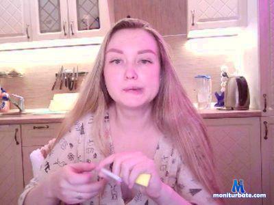teen_cum cam4 bisexual performer from United States of America  