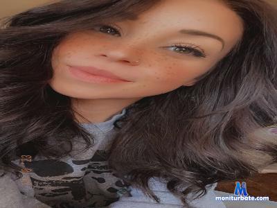 Touchmethere90 cam4 bisexual performer from United States of America masturbation pee 