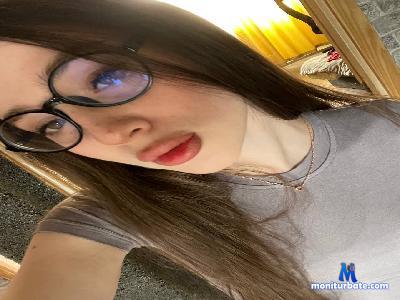 DorettaDelmore cam4 bisexual performer from Federal Republic of Germany strapon striptease anal feet bdsm squirt masturbation 