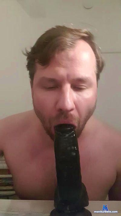 Sub_boi82 cam4 gay performer from United Kingdom of Great Britain & Northern Ireland  