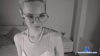 SarahDaavis cam4 bisexual performer from French Republic  