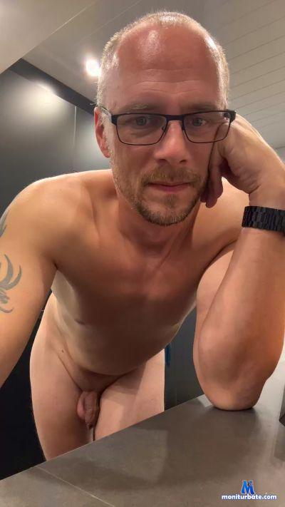 Nudist_82 cam4 bisexual performer from Federal Republic of Germany  